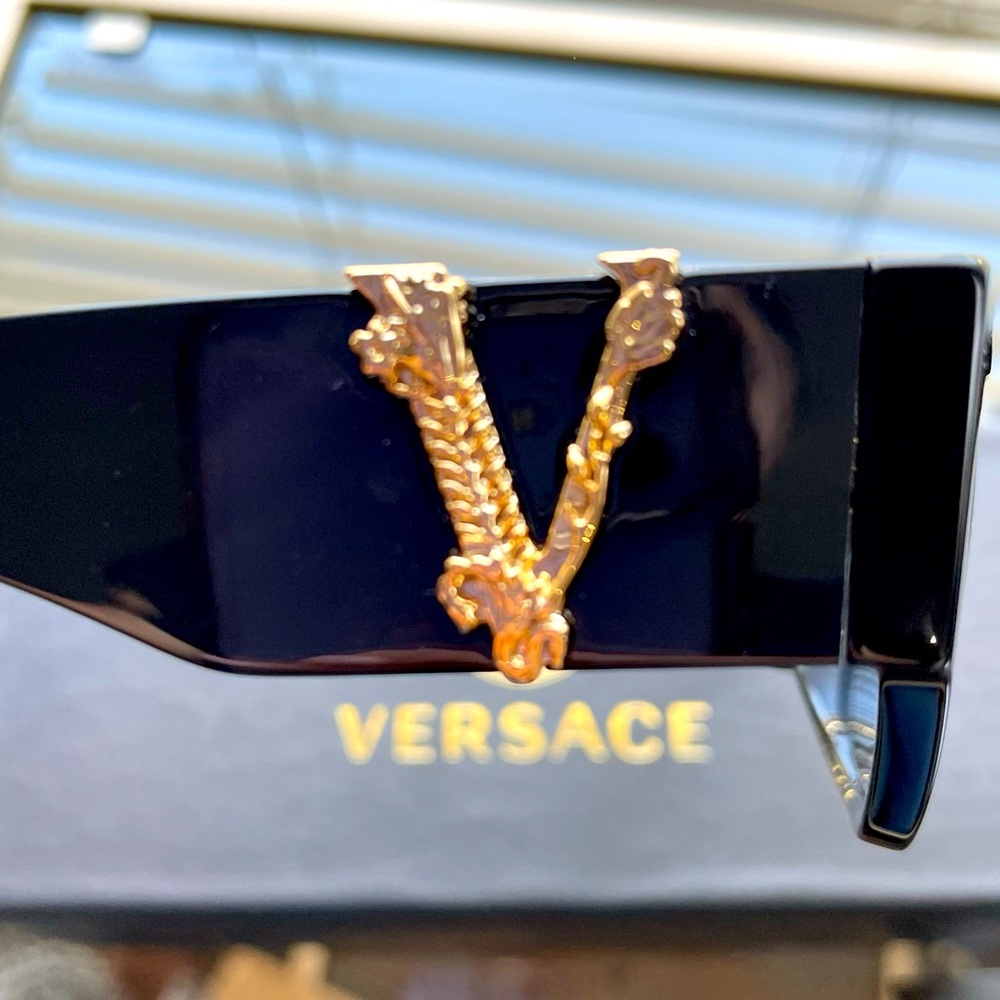❌SOLD❌ New Versace Sunglasses - Picture 3 of 16